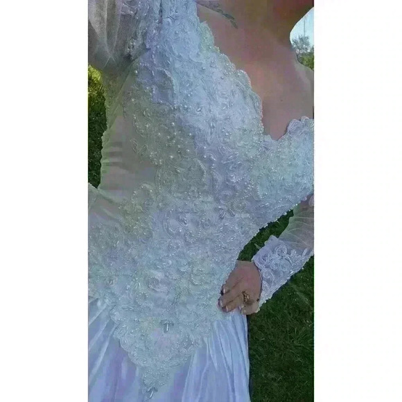 Vintage Beaded Wedding Gown Long Train And Veil Prestige Size Medium - Picture 7 of 10